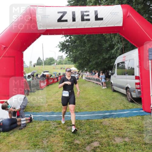 21.06.2025 - 27. Vierlanden-Triathlon MichiJ http://msf.ph/oto/8047024 15.06.2026 14:09:27 Ziel 1133, 1190, 1191, 1222 meine-sportfotos.de