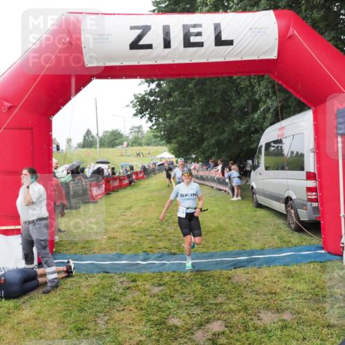21.06.2025 - 27. Vierlanden-Triathlon MichiJ http://msf.ph/oto/8047056 15.06.2026 14:09:30 Ziel 1133, 1190, 1191, 1222 meine-sportfotos.de