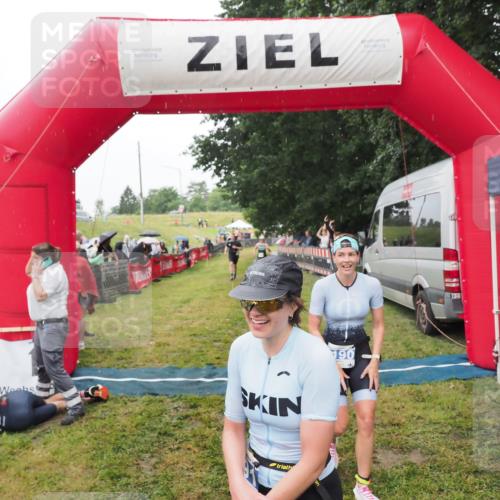 21.06.2025 - 27. Vierlanden-Triathlon MichiJ http://msf.ph/oto/8047078 15.06.2026 14:09:32 Ziel 687, 942, 1190, 1191, 1222 meine-sportfotos.de