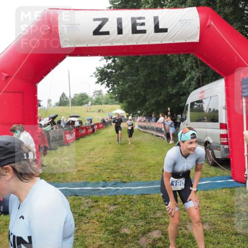 21.06.2025 - 27. Vierlanden-Triathlon MichiJ http://msf.ph/oto/8047082 15.06.2026 14:09:33 Ziel 687, 942, 1190, 1191, 1222 meine-sportfotos.de