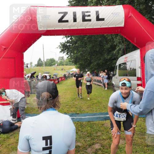 21.06.2025 - 27. Vierlanden-Triathlon MichiJ http://msf.ph/oto/8047086 15.06.2026 14:09:34 Ziel 687, 942, 1190, 1191, 1222 meine-sportfotos.de