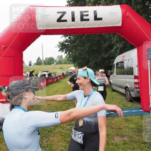 21.06.2025 - 27. Vierlanden-Triathlon MichiJ http://msf.ph/oto/8047101 15.06.2026 14:09:36 Ziel 687, 942, 1190, 1191 meine-sportfotos.de