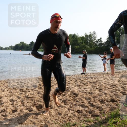 15.06.2025 - 27. Vierlanden-Triathlon Lena Gebhardt http://msf.ph/oto/8047148 15.06.2025 08:45:40 Schwimmen 104, 116, 125, 145 meine-sportfotos.de