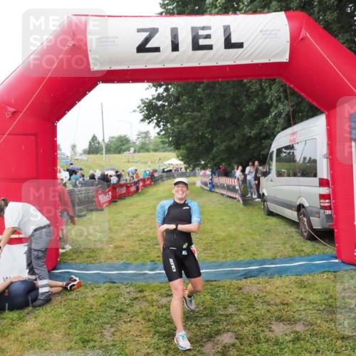 21.06.2025 - 27. Vierlanden-Triathlon MichiJ http://msf.ph/oto/8047164 15.06.2026 14:10:18 Ziel 219 meine-sportfotos.de