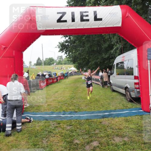 21.06.2025 - 27. Vierlanden-Triathlon MichiJ http://msf.ph/oto/8047168 15.06.2026 14:10:30 Ziel 1174 meine-sportfotos.de