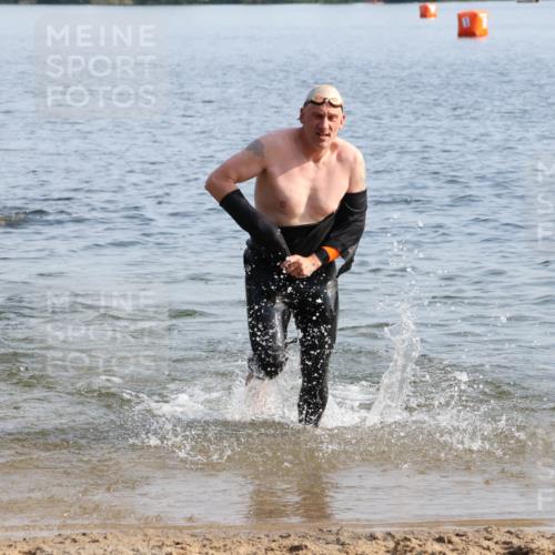 15.06.2025 - 27. Vierlanden-Triathlon Lena Gebhardt http://msf.ph/oto/8047182 15.06.2025 08:45:48 Schwimmen 13, 104, 106, 116, 125, 142, 150 meine-sportfotos.de