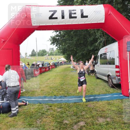 21.06.2025 - 27. Vierlanden-Triathlon MichiJ http://msf.ph/oto/8047185 15.06.2026 14:10:31 Ziel 1174 meine-sportfotos.de