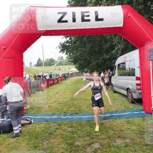 21.06.2025 - 27. Vierlanden-Triathlon MichiJ http://msf.ph/oto/8047191 15.06.2026 14:10:31 Ziel 1174 meine-sportfotos.de