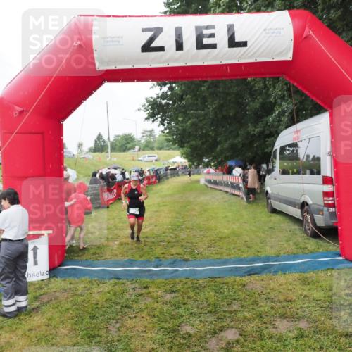 21.06.2025 - 27. Vierlanden-Triathlon MichiJ http://msf.ph/oto/8047214 15.06.2026 14:10:49 Ziel 903 meine-sportfotos.de