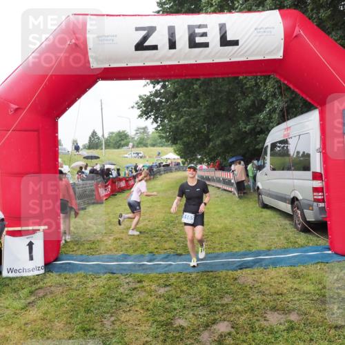 21.06.2025 - 27. Vierlanden-Triathlon MichiJ http://msf.ph/oto/8047256 15.06.2026 14:10:59 Ziel 1165 meine-sportfotos.de