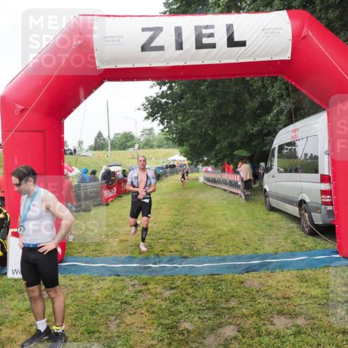 21.06.2025 - 27. Vierlanden-Triathlon MichiJ http://msf.ph/oto/8047401 15.06.2026 14:12:55 Ziel 1234 meine-sportfotos.de