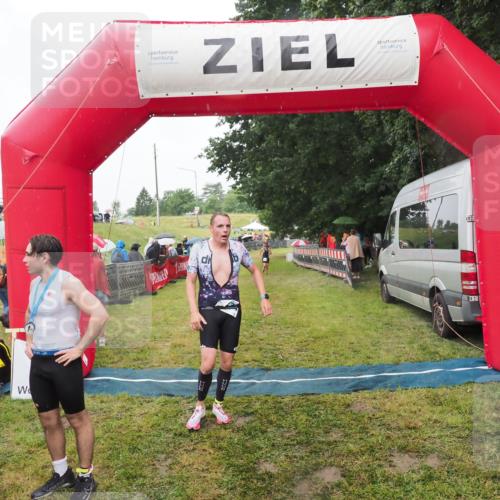 21.06.2025 - 27. Vierlanden-Triathlon MichiJ http://msf.ph/oto/8047411 15.06.2026 14:12:56 Ziel 1195, 1234 meine-sportfotos.de