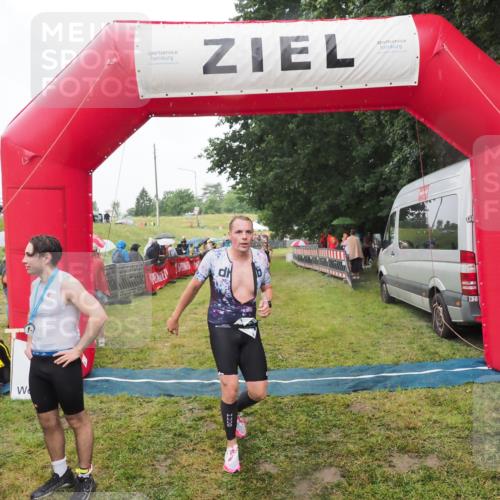 21.06.2025 - 27. Vierlanden-Triathlon MichiJ http://msf.ph/oto/8047416 15.06.2026 14:12:56 Ziel 1195, 1234 meine-sportfotos.de