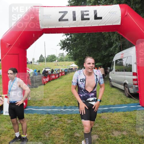 21.06.2025 - 27. Vierlanden-Triathlon MichiJ http://msf.ph/oto/8047420 15.06.2026 14:12:57 Ziel 1195, 1234 meine-sportfotos.de