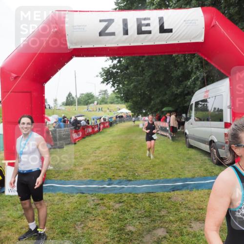 21.06.2025 - 27. Vierlanden-Triathlon MichiJ http://msf.ph/oto/8047431 15.06.2026 14:13:03 Ziel 918, 1195 meine-sportfotos.de