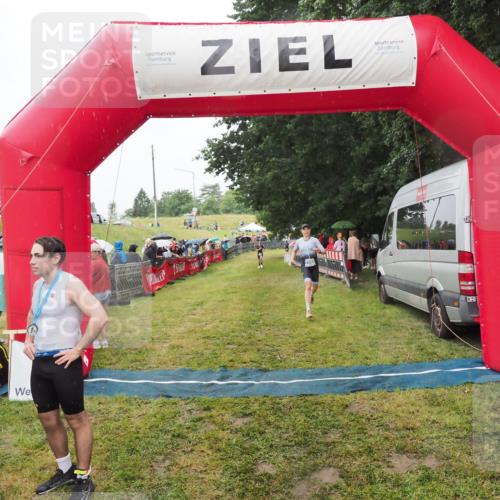 21.06.2025 - 27. Vierlanden-Triathlon MichiJ http://msf.ph/oto/8047462 15.06.2026 14:13:10 Ziel 918, 1185 meine-sportfotos.de
