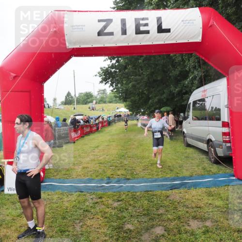 21.06.2025 - 27. Vierlanden-Triathlon MichiJ http://msf.ph/oto/8047465 15.06.2026 14:13:11 Ziel 918, 1185 meine-sportfotos.de