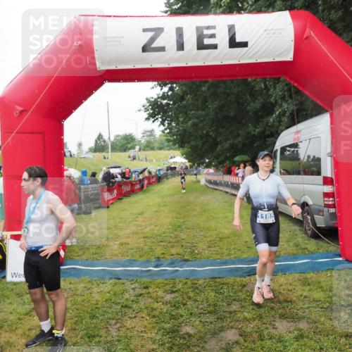 21.06.2025 - 27. Vierlanden-Triathlon MichiJ http://msf.ph/oto/8047473 15.06.2026 14:13:12 Ziel 1185 meine-sportfotos.de