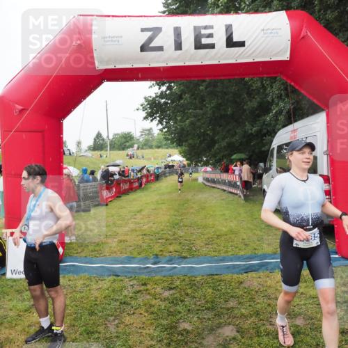 21.06.2025 - 27. Vierlanden-Triathlon MichiJ http://msf.ph/oto/8047477 15.06.2026 14:13:12 Ziel 1185 meine-sportfotos.de