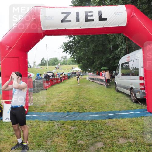 21.06.2025 - 27. Vierlanden-Triathlon MichiJ http://msf.ph/oto/8047482 15.06.2026 14:13:13 Ziel 1171, 1185 meine-sportfotos.de