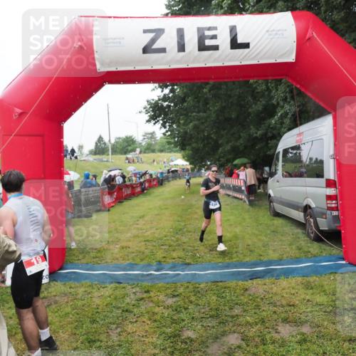 21.06.2025 - 27. Vierlanden-Triathlon MichiJ http://msf.ph/oto/8047494 15.06.2026 14:13:16 Ziel 1171, 1185 meine-sportfotos.de