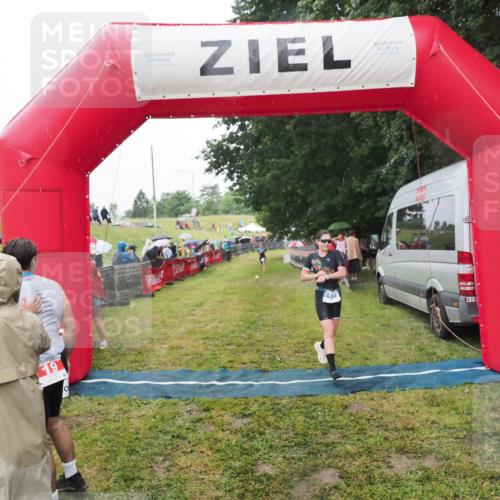 21.06.2025 - 27. Vierlanden-Triathlon MichiJ http://msf.ph/oto/8047496 15.06.2026 14:13:17 Ziel 1171, 1185 meine-sportfotos.de