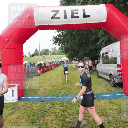 21.06.2025 - 27. Vierlanden-Triathlon MichiJ http://msf.ph/oto/8047514 15.06.2026 14:13:21 Ziel 1171, 1227 meine-sportfotos.de