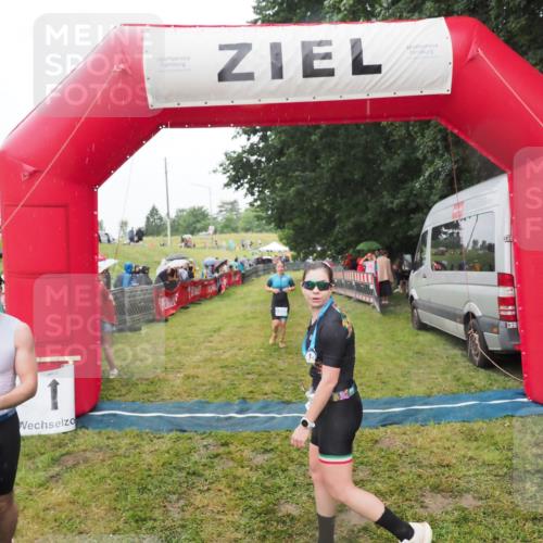 21.06.2025 - 27. Vierlanden-Triathlon MichiJ http://msf.ph/oto/8047516 15.06.2026 14:13:21 Ziel 1171, 1227 meine-sportfotos.de