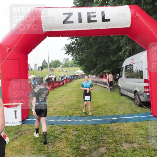 21.06.2025 - 27. Vierlanden-Triathlon MichiJ http://msf.ph/oto/8047531 15.06.2026 14:13:23 Ziel 1171, 1227 meine-sportfotos.de