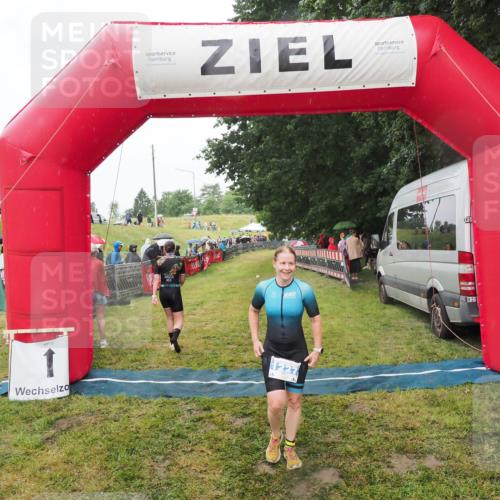 21.06.2025 - 27. Vierlanden-Triathlon MichiJ http://msf.ph/oto/8047549 15.06.2026 14:13:25 Ziel 1227 meine-sportfotos.de