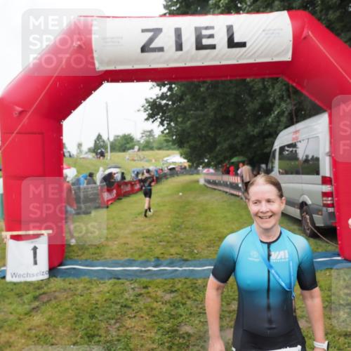 21.06.2025 - 27. Vierlanden-Triathlon MichiJ http://msf.ph/oto/8047559 15.06.2026 14:13:28 Ziel 1227 meine-sportfotos.de