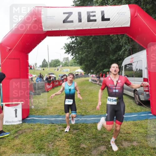 21.06.2025 - 27. Vierlanden-Triathlon MichiJ http://msf.ph/oto/8047581 15.06.2026 14:13:40 Ziel 1254, 1311 meine-sportfotos.de