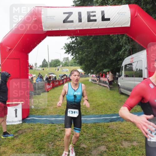 21.06.2025 - 27. Vierlanden-Triathlon MichiJ http://msf.ph/oto/8047583 15.06.2026 14:13:40 Ziel 1254, 1311 meine-sportfotos.de