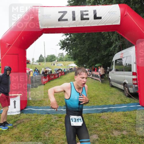 21.06.2025 - 27. Vierlanden-Triathlon MichiJ http://msf.ph/oto/8047587 15.06.2026 14:13:40 Ziel 1254, 1311 meine-sportfotos.de