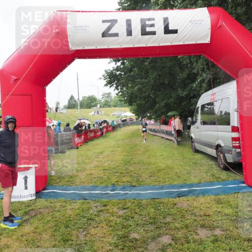 21.06.2025 - 27. Vierlanden-Triathlon MichiJ http://msf.ph/oto/8047596 15.06.2026 14:13:43 Ziel 1254, 1311 meine-sportfotos.de