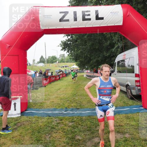 21.06.2025 - 27. Vierlanden-Triathlon MichiJ http://msf.ph/oto/8047626 15.06.2026 14:13:57 Ziel 826, 1170, 1284 meine-sportfotos.de