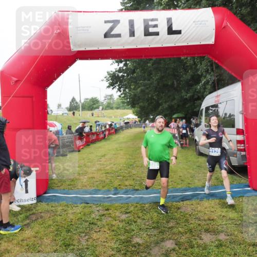 21.06.2025 - 27. Vierlanden-Triathlon MichiJ http://msf.ph/oto/8047646 15.06.2026 14:14:01 Ziel 826, 1170, 1284 meine-sportfotos.de