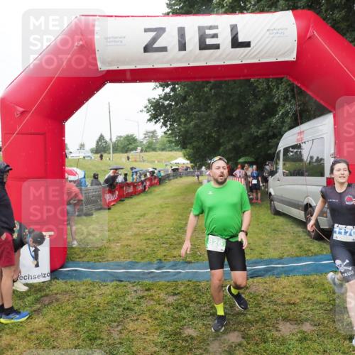 21.06.2025 - 27. Vierlanden-Triathlon MichiJ http://msf.ph/oto/8047651 15.06.2026 14:14:02 Ziel 826, 1170, 1284 meine-sportfotos.de