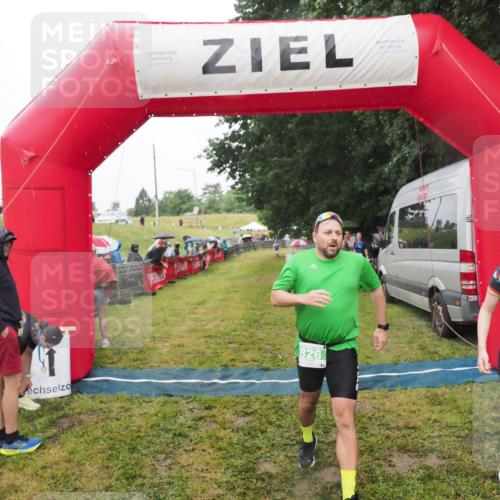 21.06.2025 - 27. Vierlanden-Triathlon MichiJ http://msf.ph/oto/8047655 15.06.2026 14:14:02 Ziel 826, 1170, 1284 meine-sportfotos.de