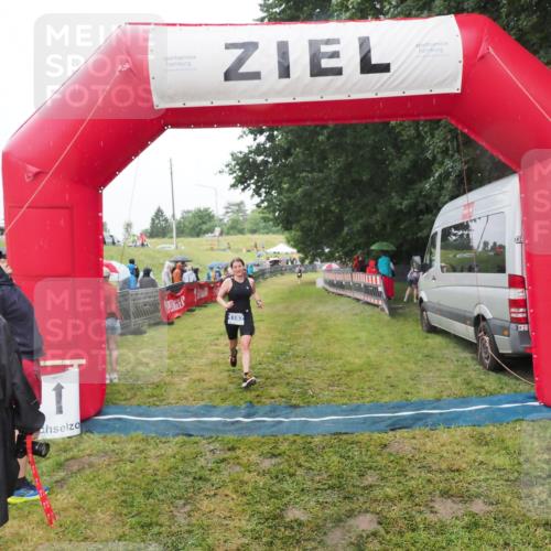 21.06.2025 - 27. Vierlanden-Triathlon MichiJ http://msf.ph/oto/8047704 15.06.2026 14:14:31 Ziel 1167 meine-sportfotos.de
