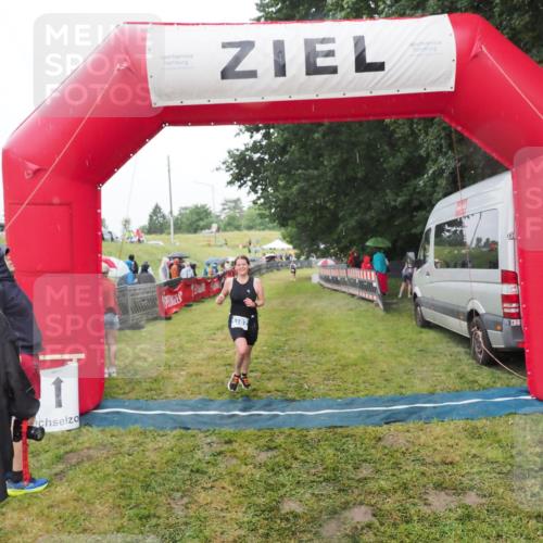 21.06.2025 - 27. Vierlanden-Triathlon MichiJ http://msf.ph/oto/8047709 15.06.2026 14:14:31 Ziel 1167 meine-sportfotos.de