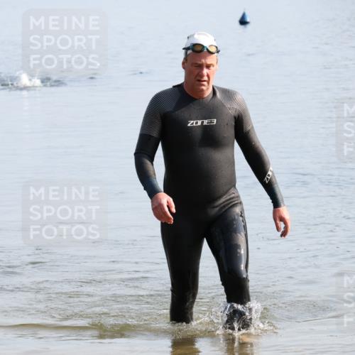 15.06.2025 - 27. Vierlanden-Triathlon Lena Gebhardt http://msf.ph/oto/8047727 15.06.2025 08:52:39 Schwimmen 163, 233 meine-sportfotos.de