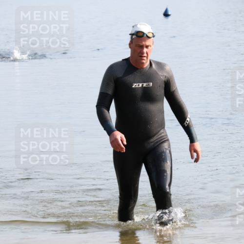 15.06.2025 - 27. Vierlanden-Triathlon Lena Gebhardt http://msf.ph/oto/8047728 15.06.2025 08:52:39 Schwimmen 163, 233 meine-sportfotos.de