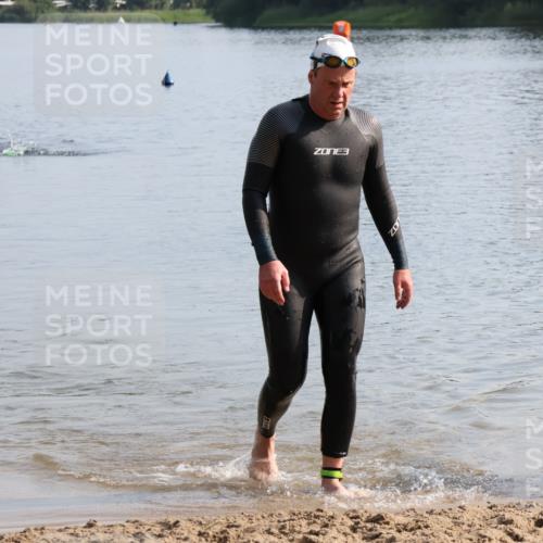 15.06.2025 - 27. Vierlanden-Triathlon Lena Gebhardt http://msf.ph/oto/8047732 15.06.2025 08:52:42 Schwimmen 98, 163, 233 meine-sportfotos.de
