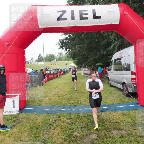 21.06.2025 - 27. Vierlanden-Triathlon MichiJ http://msf.ph/oto/8047744 15.06.2026 14:14:42 Ziel 1164, 1312 meine-sportfotos.de