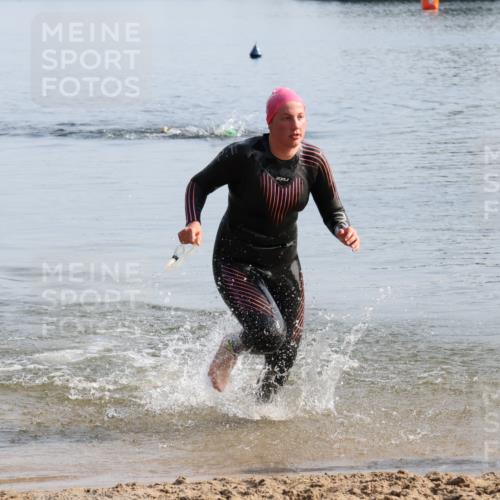 15.06.2025 - 27. Vierlanden-Triathlon Lena Gebhardt http://msf.ph/oto/8047751 15.06.2025 08:52:48 Schwimmen 98, 233 meine-sportfotos.de