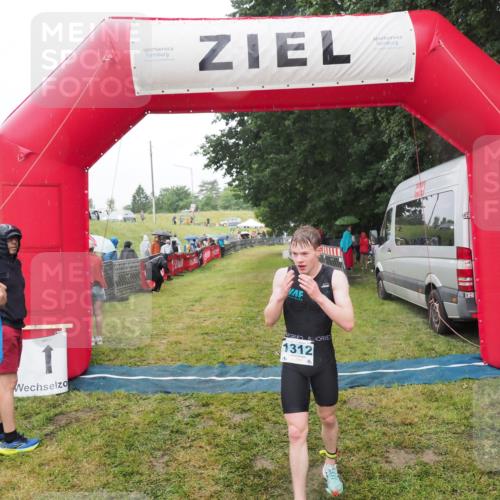 21.06.2025 - 27. Vierlanden-Triathlon MichiJ http://msf.ph/oto/8047762 15.06.2026 14:14:45 Ziel 1164, 1312 meine-sportfotos.de