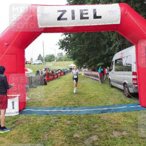 21.06.2025 - 27. Vierlanden-Triathlon MichiJ http://msf.ph/oto/8047766 15.06.2026 14:15:00 Ziel 1189 meine-sportfotos.de