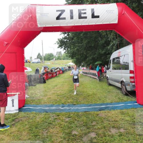 21.06.2025 - 27. Vierlanden-Triathlon MichiJ http://msf.ph/oto/8047770 15.06.2026 14:15:01 Ziel 1189 meine-sportfotos.de