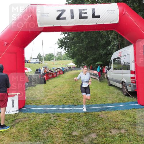 21.06.2025 - 27. Vierlanden-Triathlon MichiJ http://msf.ph/oto/8047783 15.06.2026 14:15:01 Ziel 1189 meine-sportfotos.de